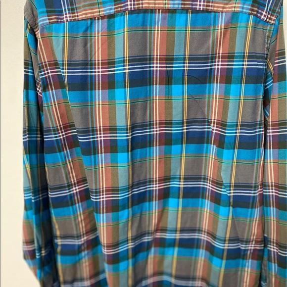Tommy Hilfiger Shirt in size medium. - Picture 4 of 5